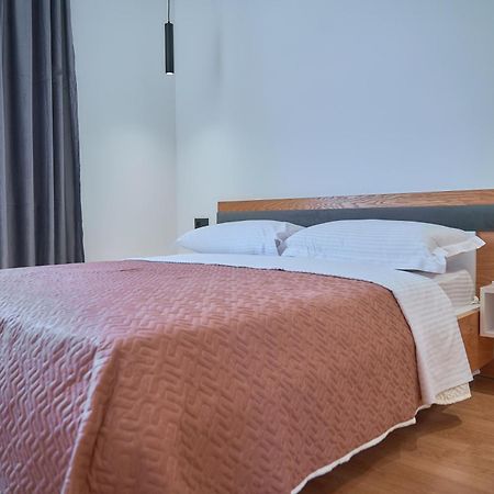 Kalpazo Inn Tirana Buitenkant foto