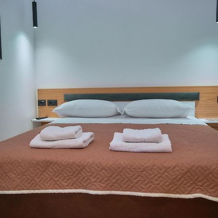 Kalpazo Inn Tirana Buitenkant foto