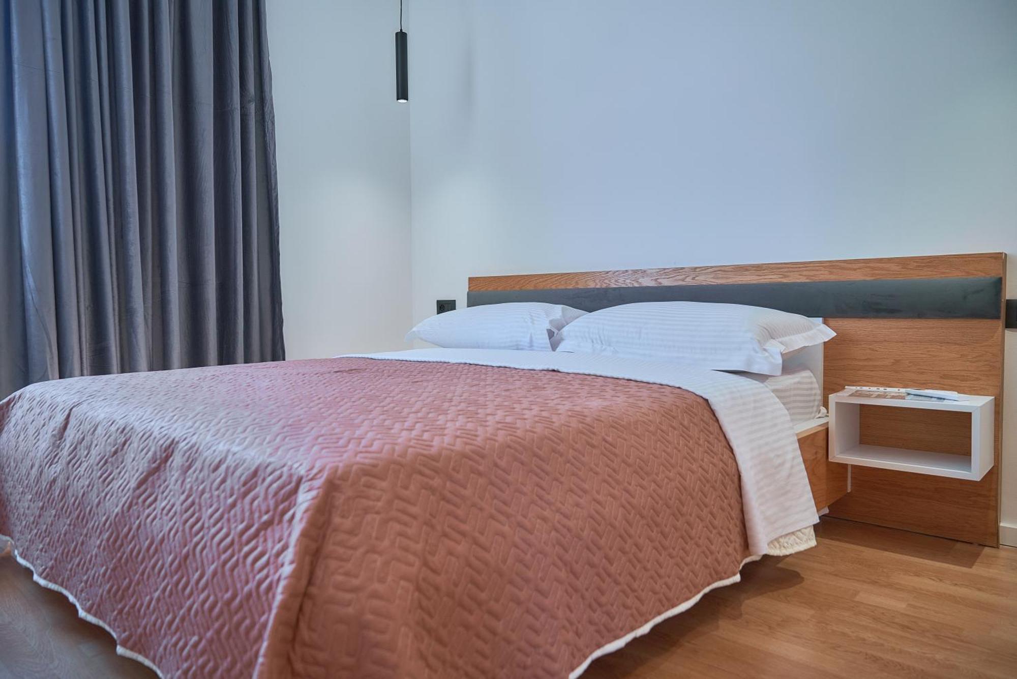 Kalpazo Inn Tirana Buitenkant foto