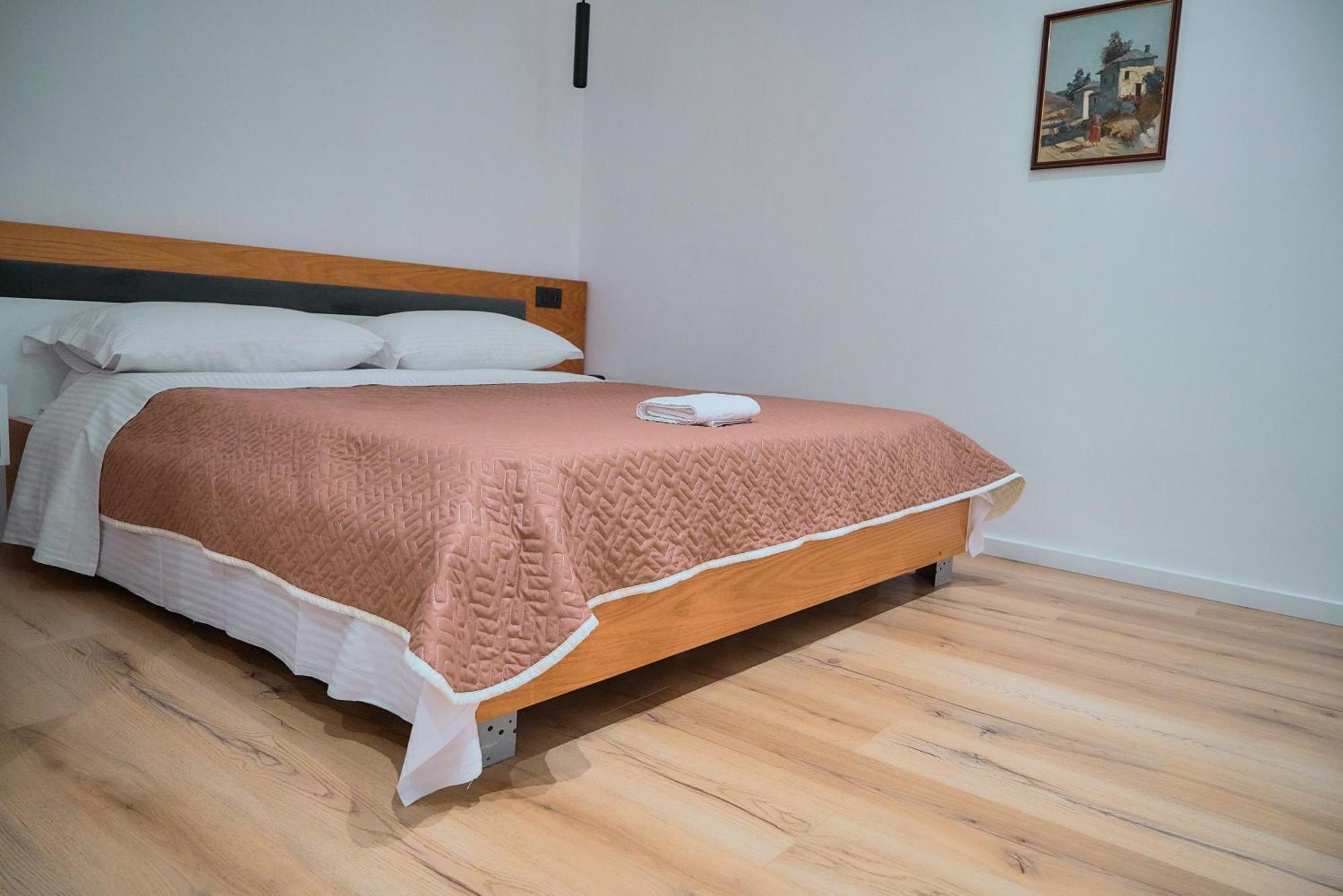 Kalpazo Inn Tirana Buitenkant foto