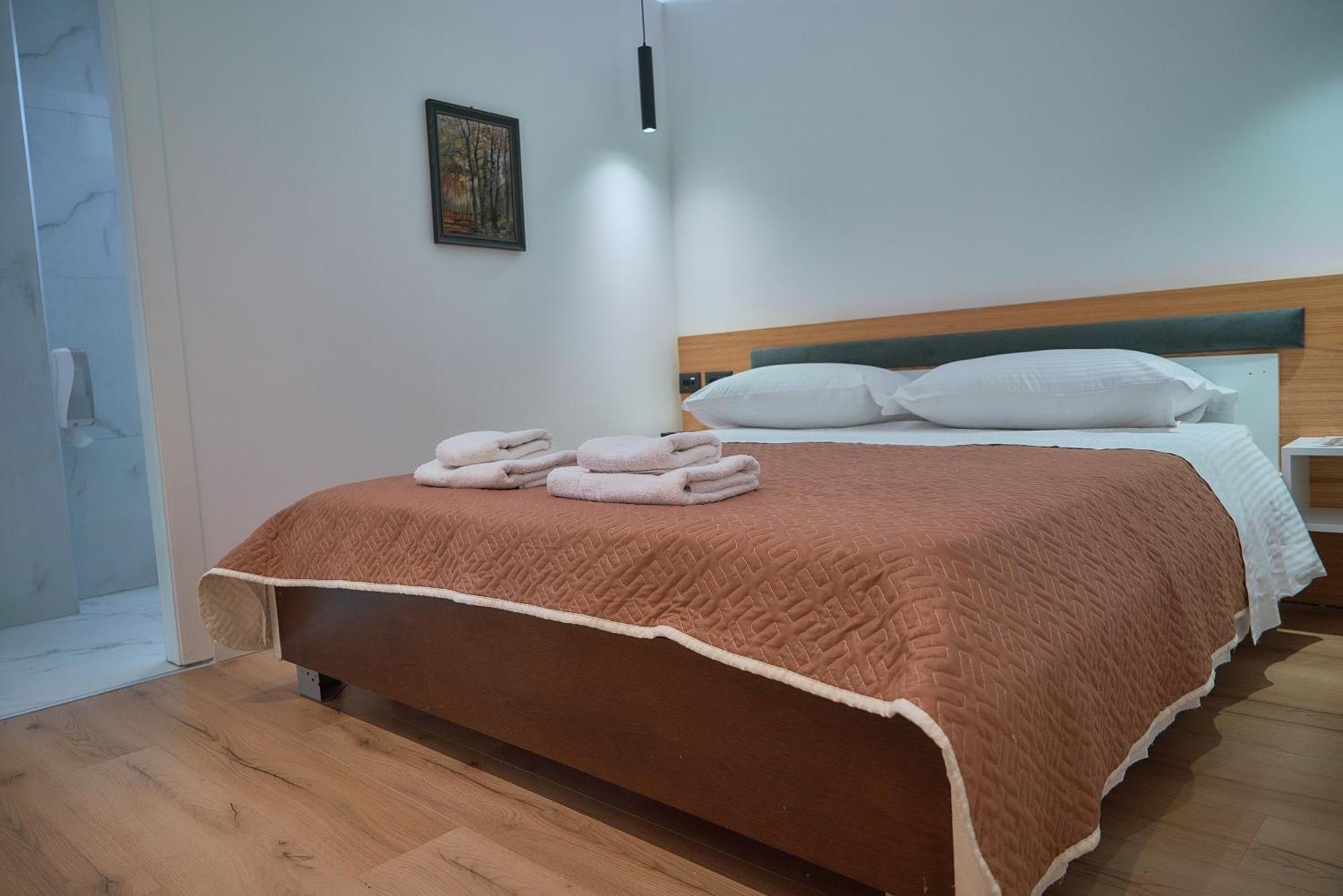 Kalpazo Inn Tirana Buitenkant foto
