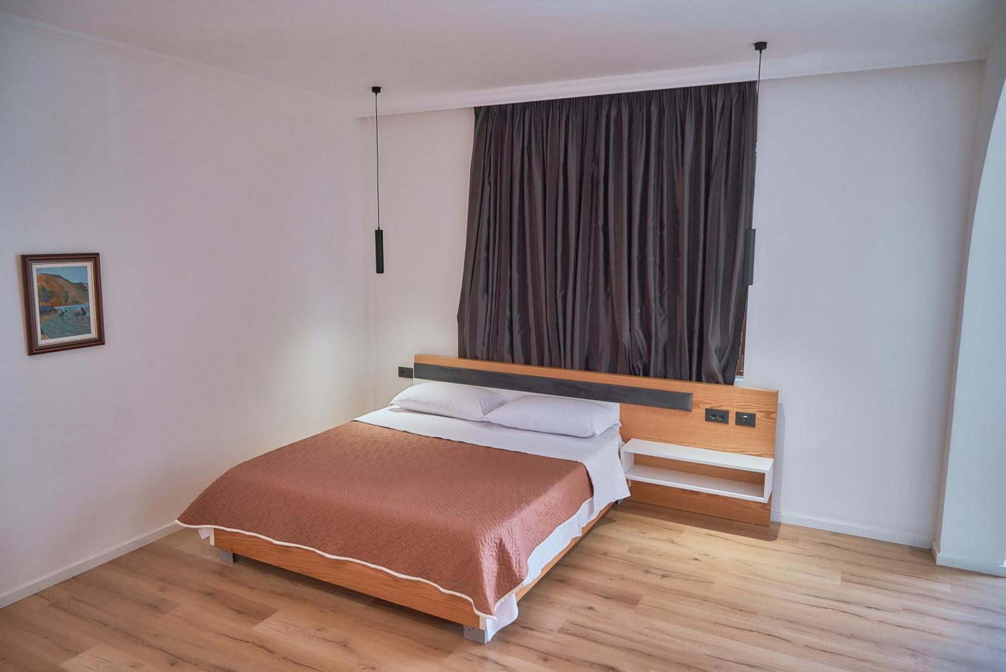 Kalpazo Inn Tirana Buitenkant foto