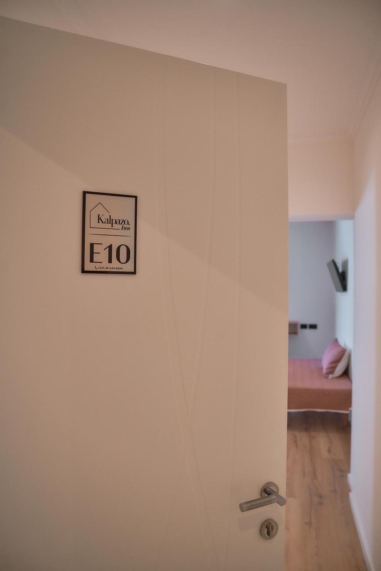 Kalpazo Inn Tirana Buitenkant foto