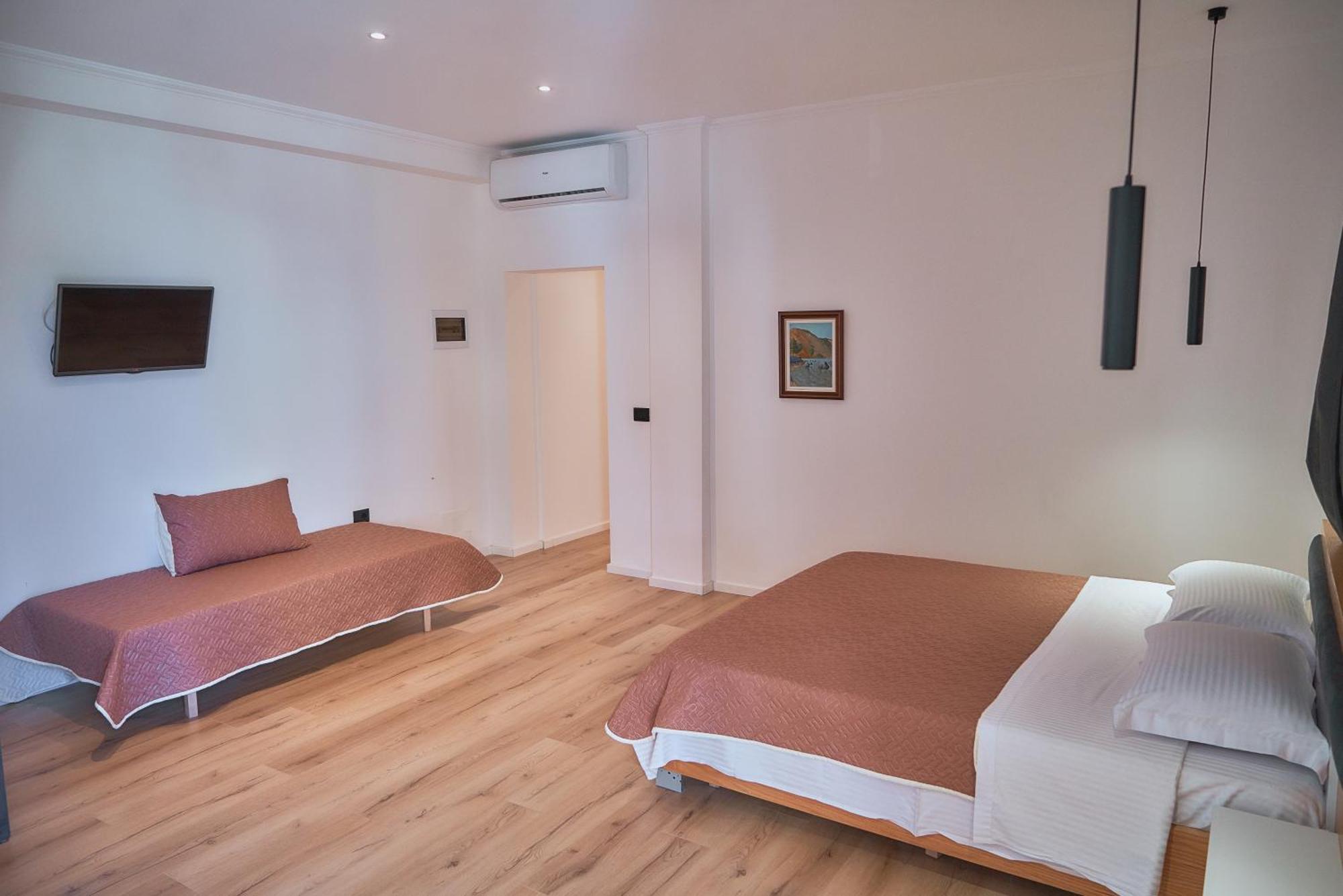 Kalpazo Inn Tirana Buitenkant foto