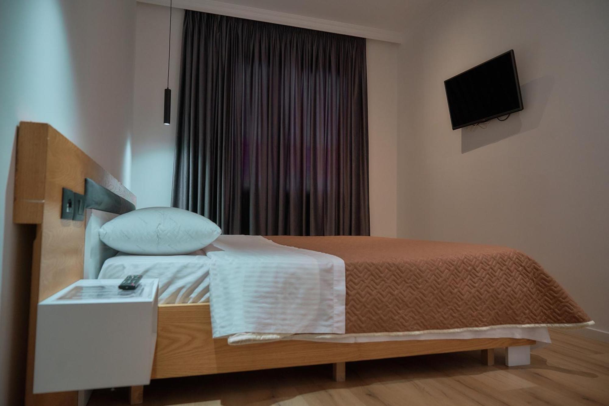 Kalpazo Inn Tirana Buitenkant foto