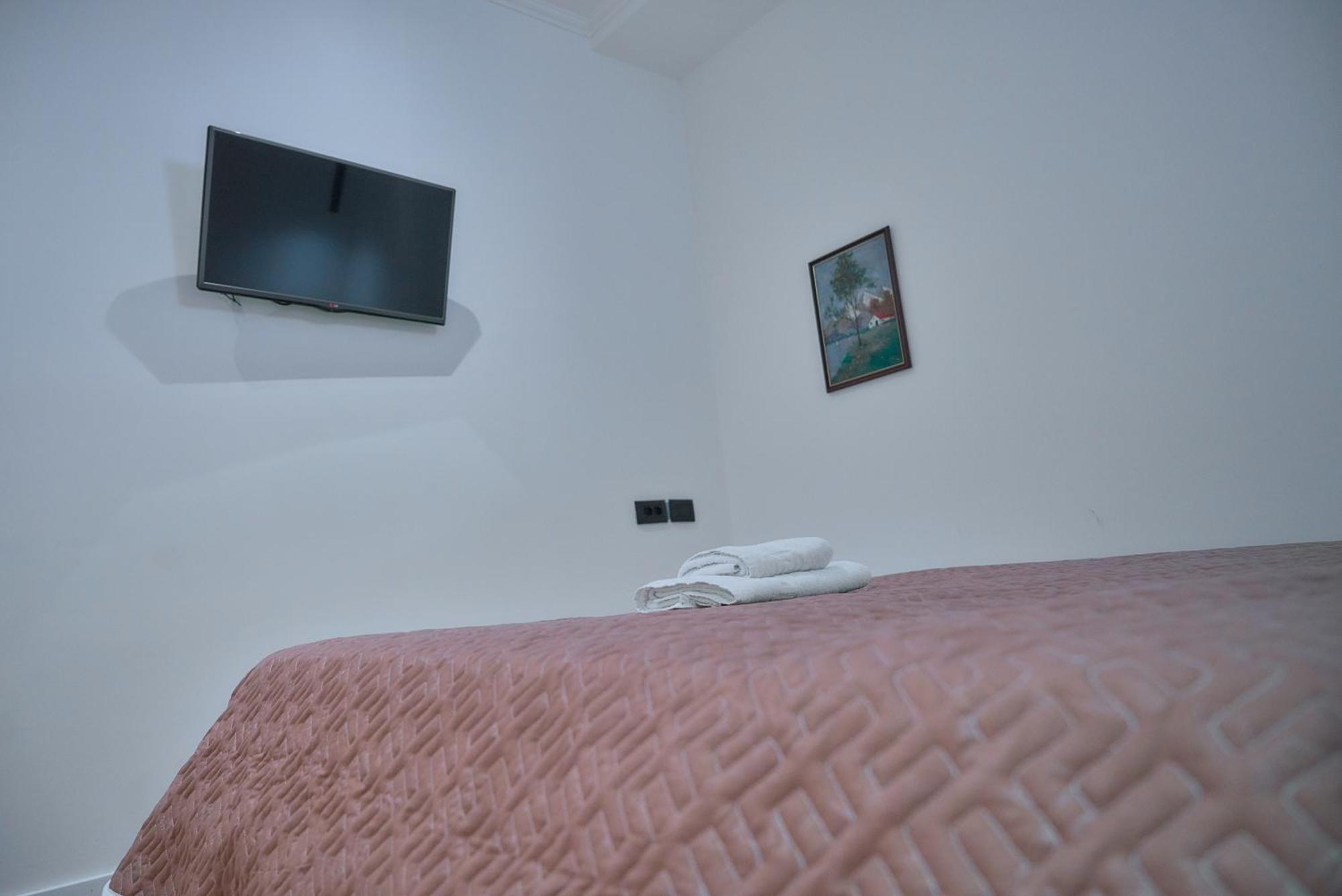 Kalpazo Inn Tirana Buitenkant foto