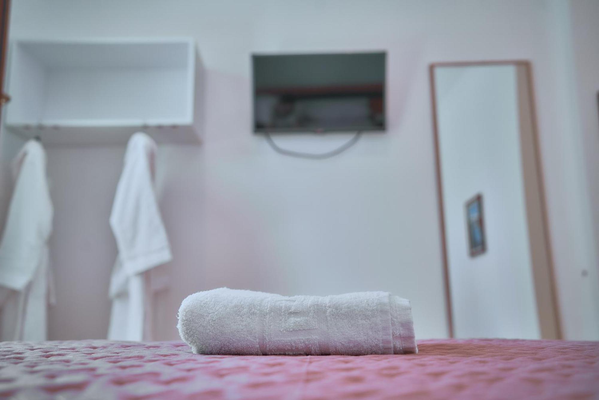 Kalpazo Inn Tirana Buitenkant foto