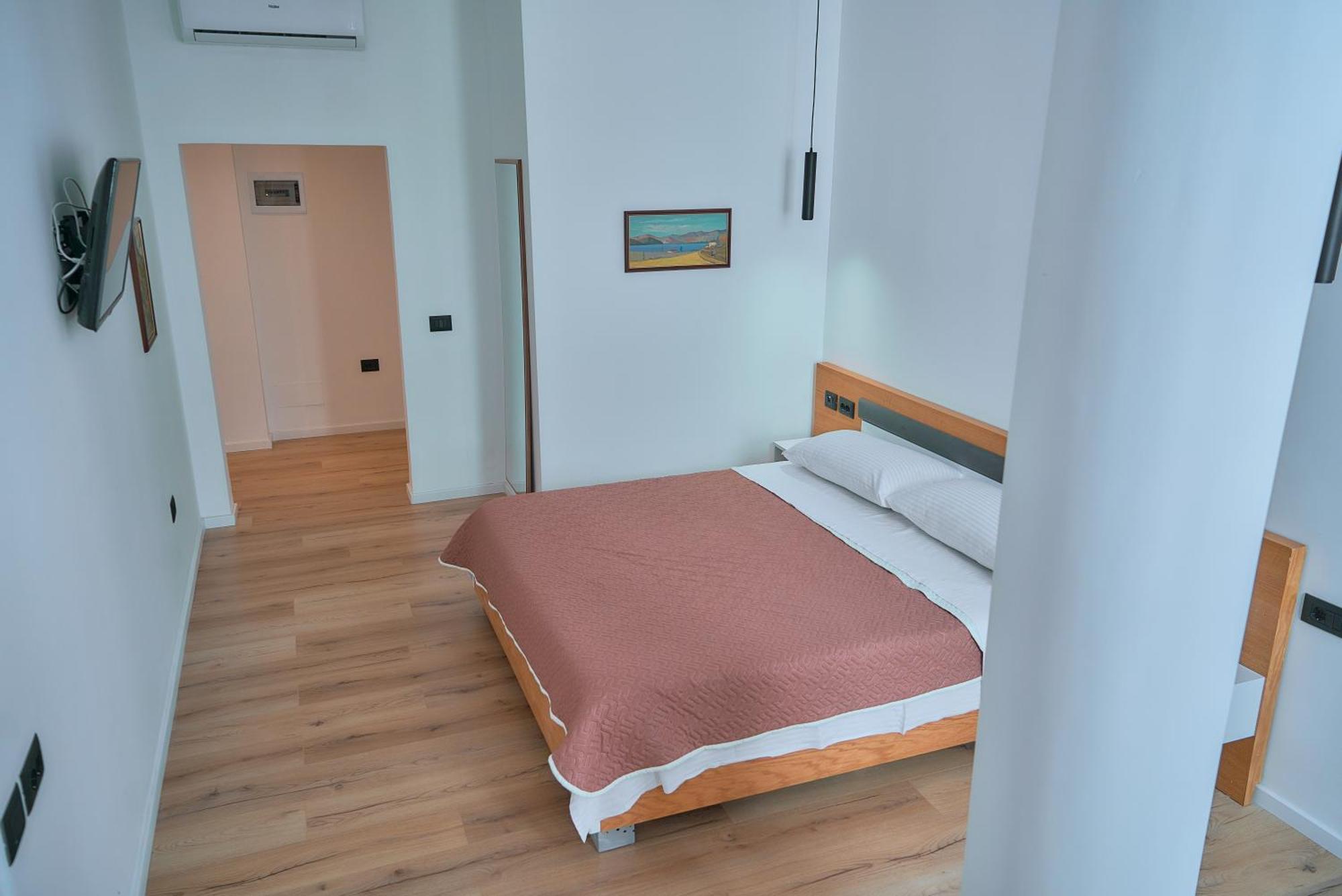 Kalpazo Inn Tirana Buitenkant foto