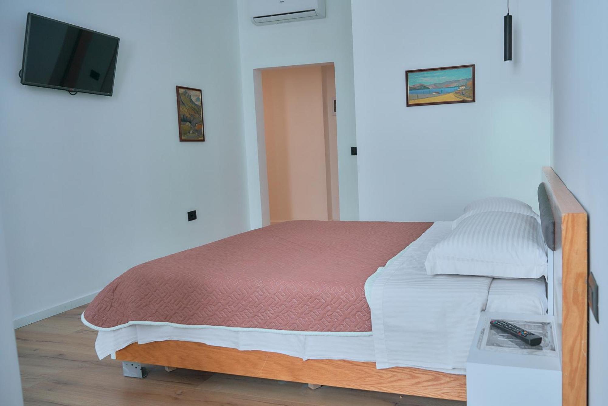 Kalpazo Inn Tirana Buitenkant foto