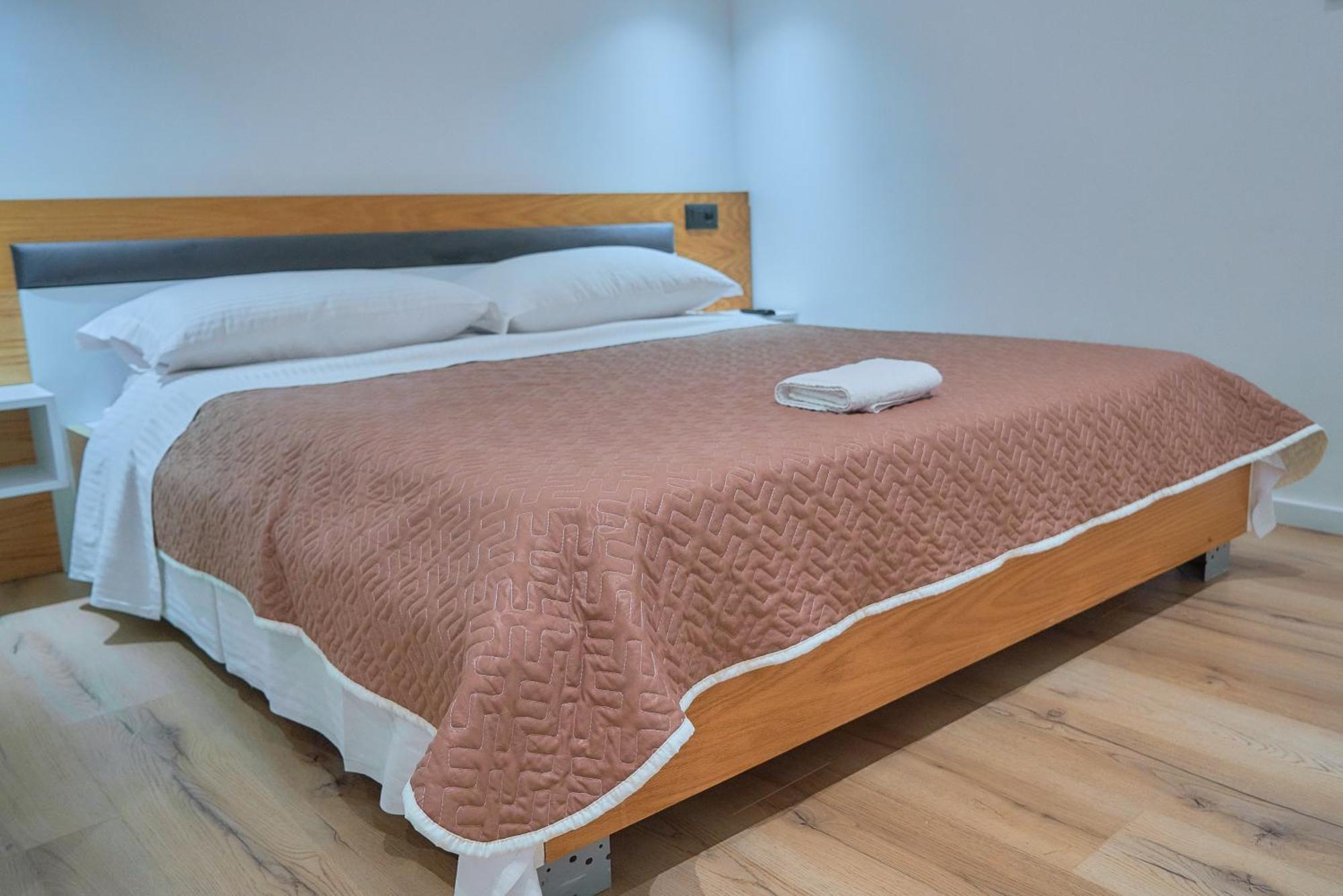 Kalpazo Inn Tirana Buitenkant foto