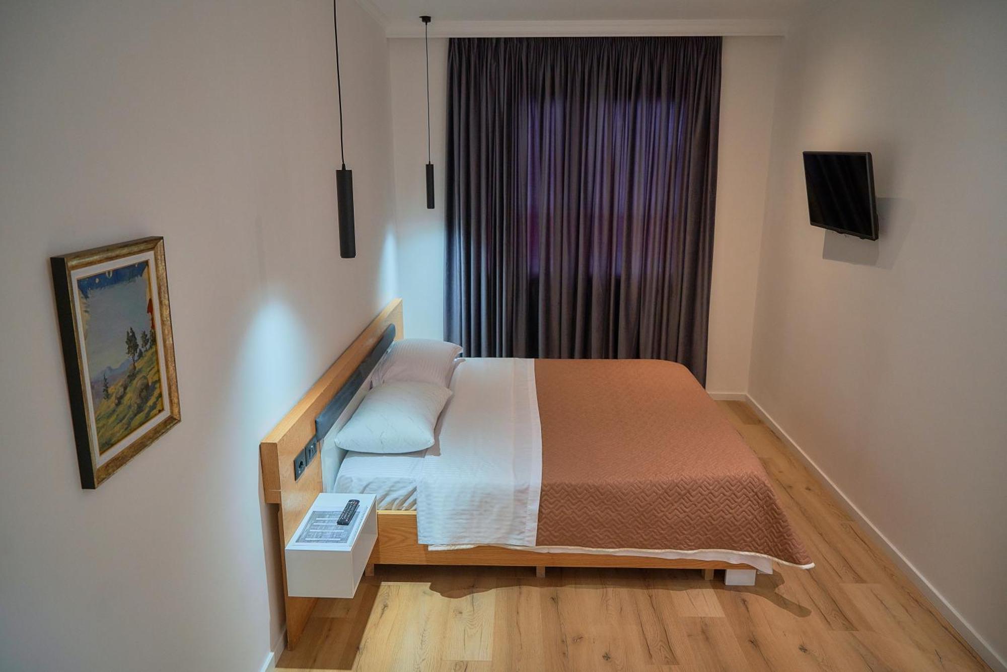 Kalpazo Inn Tirana Buitenkant foto