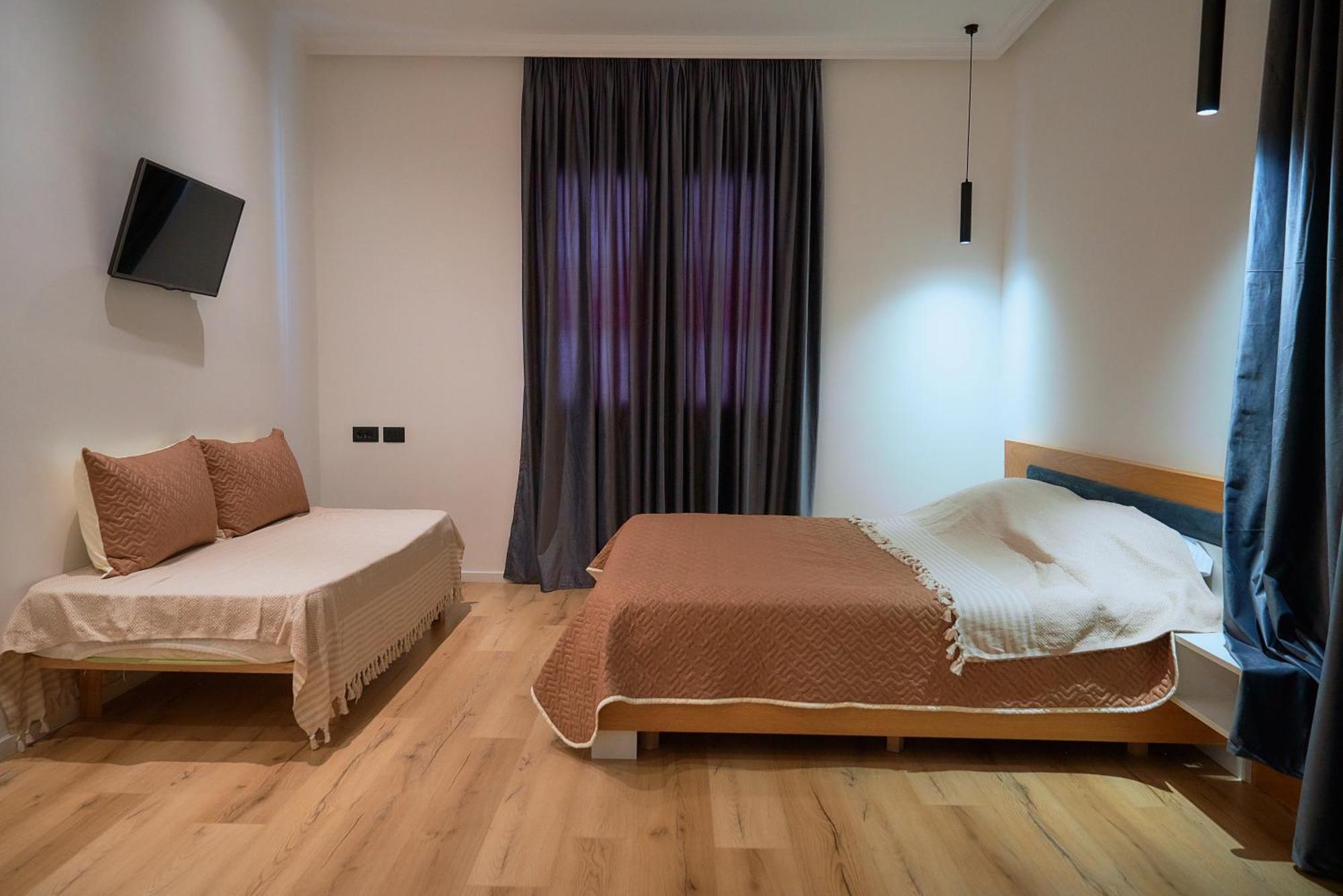 Kalpazo Inn Tirana Buitenkant foto