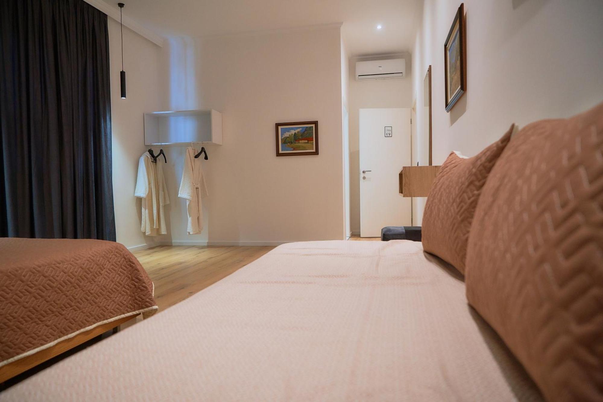 Kalpazo Inn Tirana Buitenkant foto