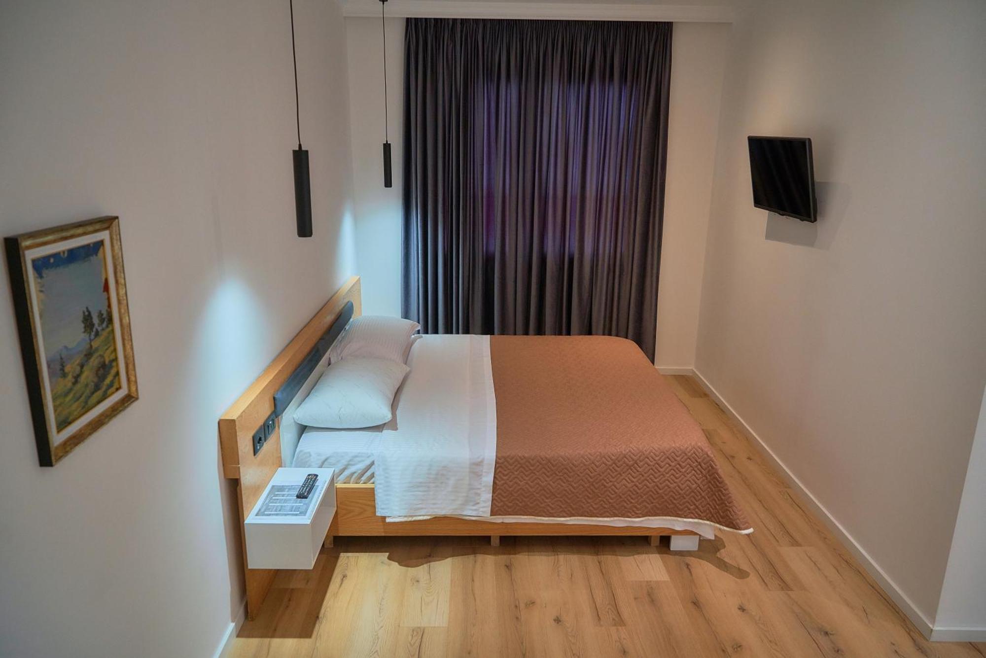 Kalpazo Inn Tirana Buitenkant foto